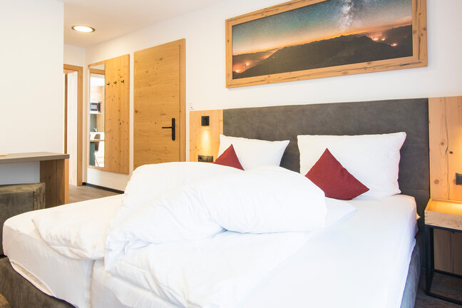 161230_AH_WEBSITE_Header-001